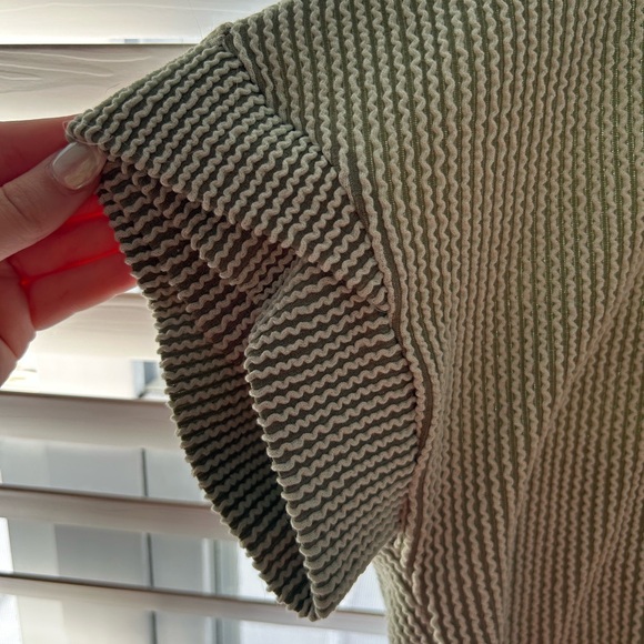 Moss fun textured top! - Picture 5 of 5